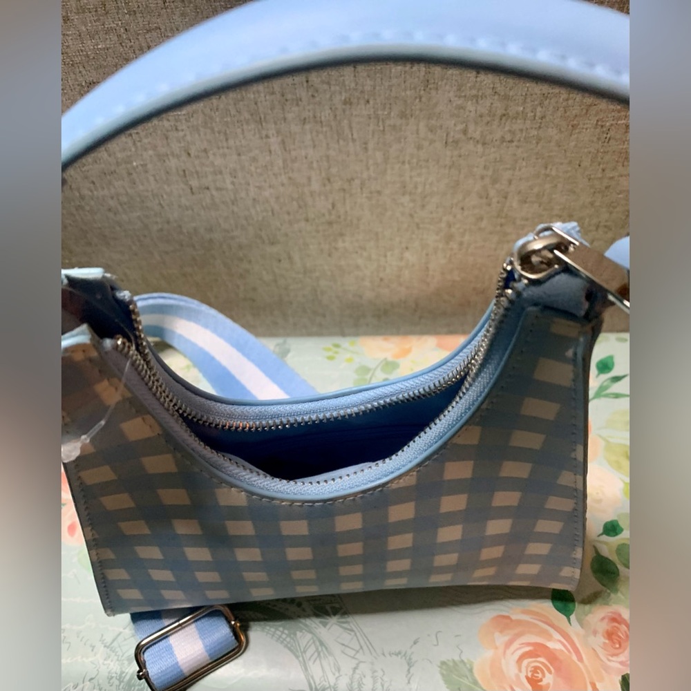 🦋NEW 🦋Mini suitcase style bag, blue and white🦋
#BLUE - Picture 8 of 16